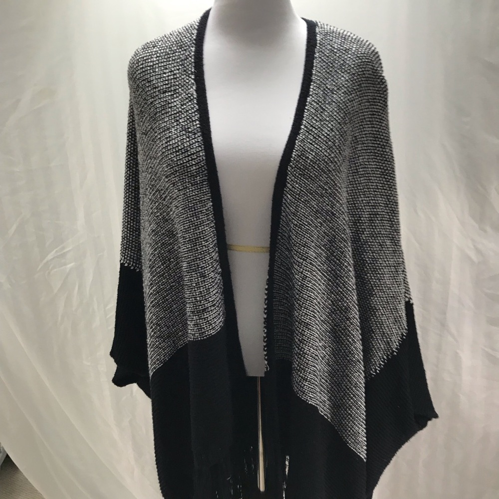 Baciano black and white poncho style wrap size M